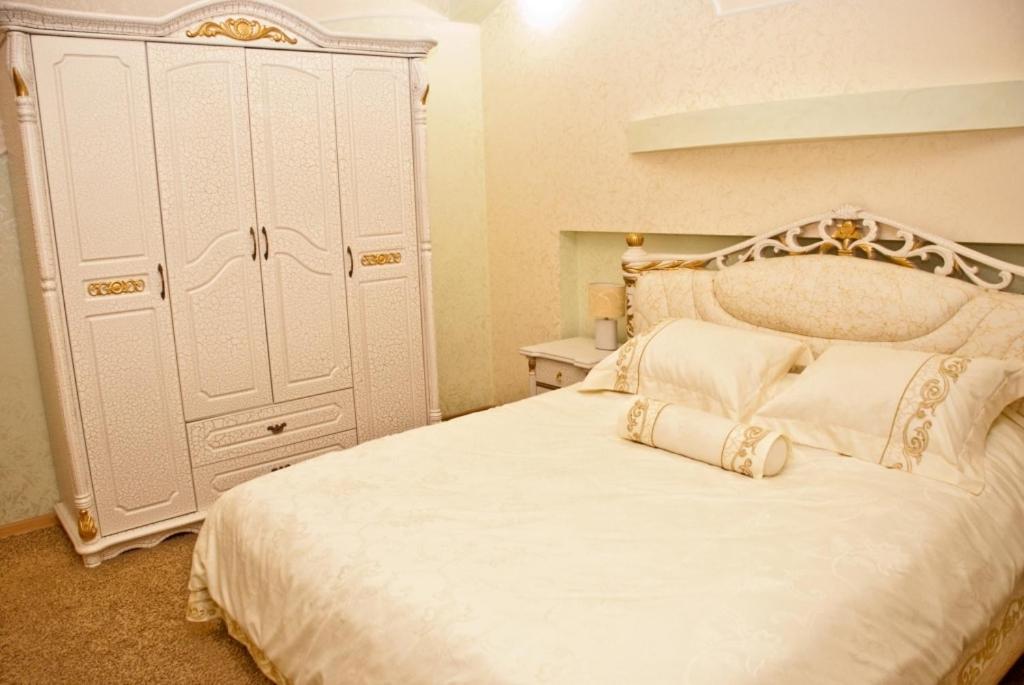 Coliseum Hotel Khmelʼnytsʼkyy Quarto foto